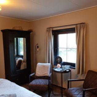 Luxe Gastenkamer Met Living En Keuken Bij Friezen Paarden Stal Pellendijk Westendorp Exteriör bild