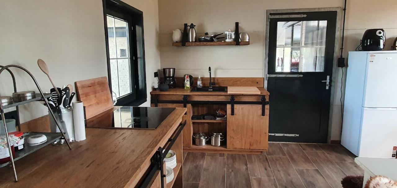 Luxe Gastenkamer Met Living En Keuken Bij Friezen Paarden Stal Pellendijk Westendorp Exteriör bild