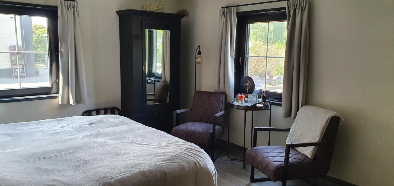Luxe Gastenkamer Met Living En Keuken Bij Friezen Paarden Stal Pellendijk Westendorp Exteriör bild